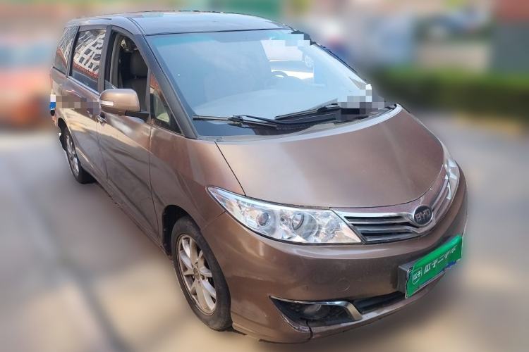 Used BYD M6 2013 2.4L Manual Luxury Model Front Right 45 Deg