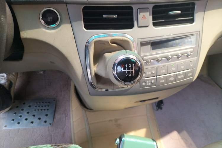 Used BYD M6 2013 2.4L Manual Luxury Model Gear Lever