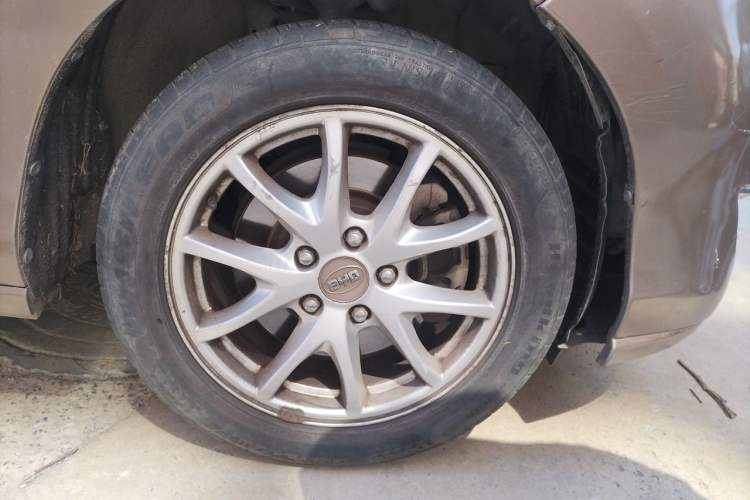 Used BYD M6 2013 2.4L Manual Luxury Model Right Front Wheel Hub