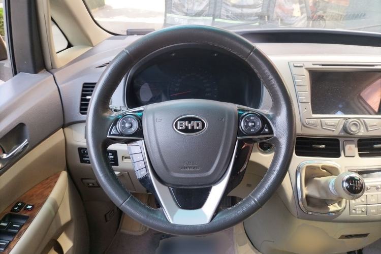Used BYD M6 2013 2.4L Manual Luxury Model Steering Wheel