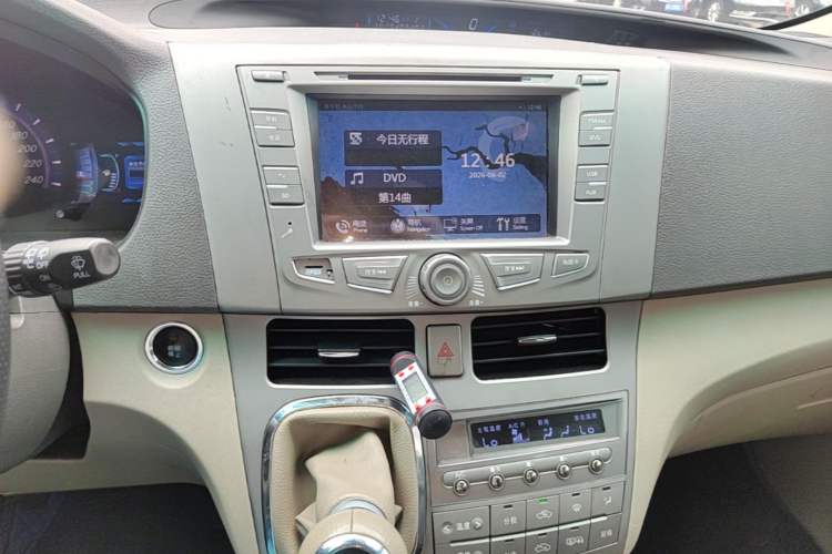 Used BYD M6 2013 2.4L Manual Luxury Model Audio And AC Panel