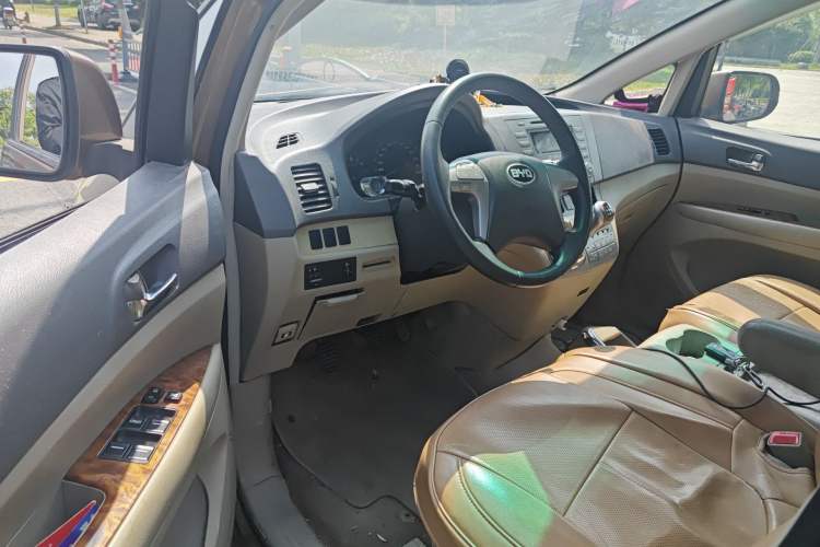 Used BYD M6 2013 2.0L Manual Comfort Edition Driver Seat