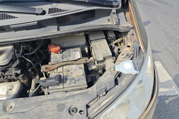 Used BYD M6 2013 2.0L Manual Comfort Edition Engine Bay Left