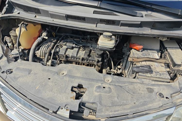 Used BYD M6 2013 2.0L Manual Comfort Edition Engine Bay