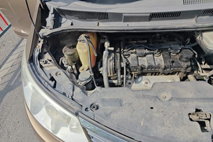 Used BYD M6 2013 2.0L Manual Comfort Edition Engine Bay Right