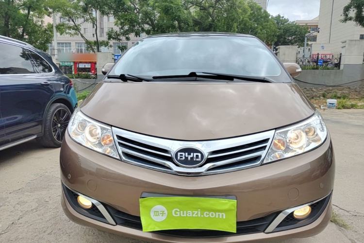 Used BYD M6 2013 2.4L Manual Luxury Model Front