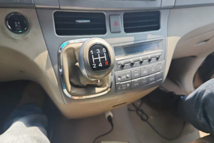 Used BYD M6 2013 2.0L Manual Comfort Edition Gear Lever
