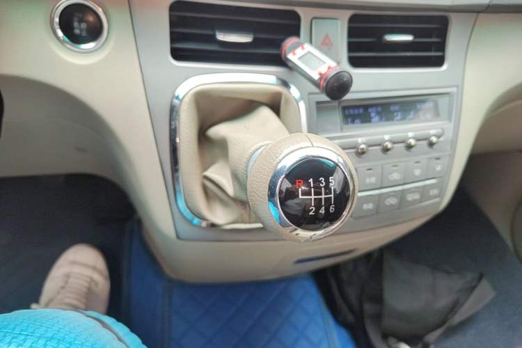 Used BYD M6 2013 2.4L Manual Luxury Model Gear Lever