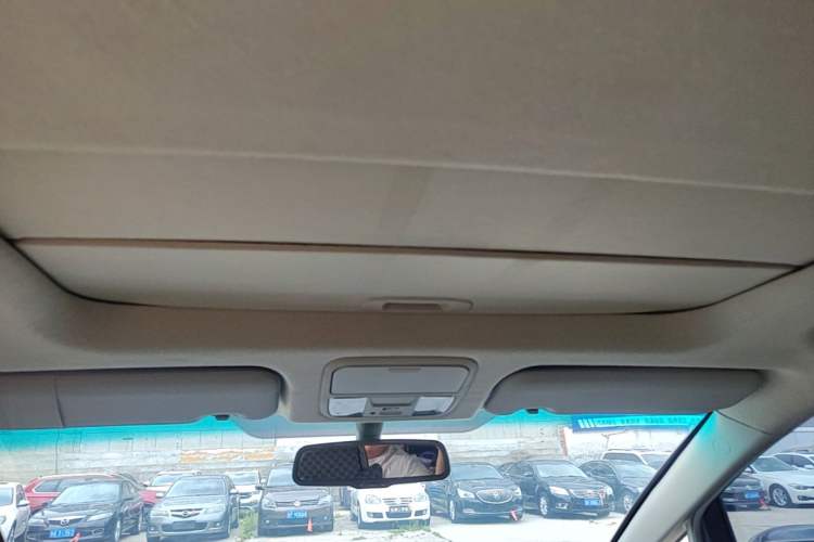 Used BYD M6 2013 2.4L Manual Luxury Model Headliner