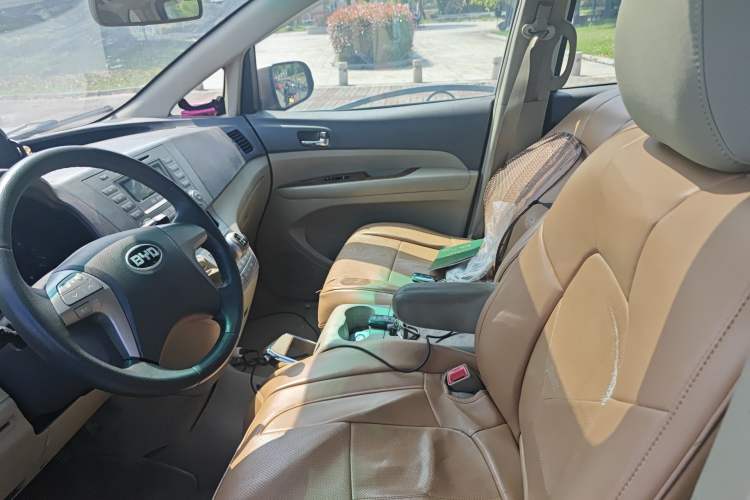 Used BYD M6 2013 2.0L Manual Comfort Edition Left Front Seat