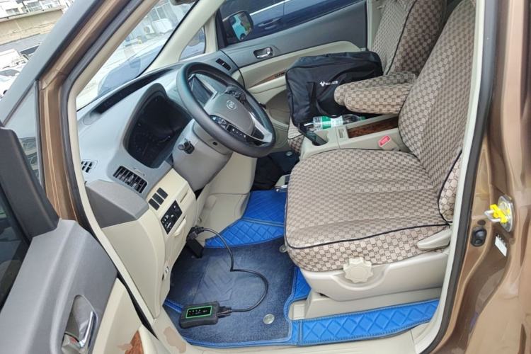 Used BYD M6 2013 2.4L Manual Luxury Model Left Front Seat