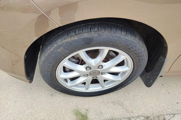 Used BYD M6 2013 2.4L Manual Luxury Model Left Front Wheel Hub