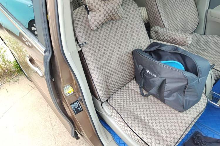 Used BYD M6 2013 2.4L Manual Luxury Model Right Front Seat