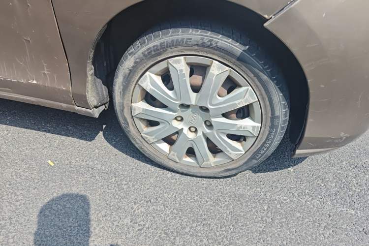 Used BYD M6 2013 2.0L Manual Comfort Edition Right Front Wheel Hub