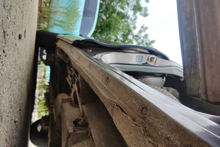 Used BYD M6 2013 2.4L Manual Luxury Model Right Side Sill