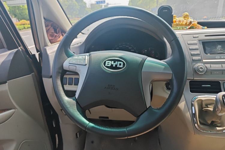 Used BYD M6 2013 2.0L Manual Comfort Edition Steering Wheel