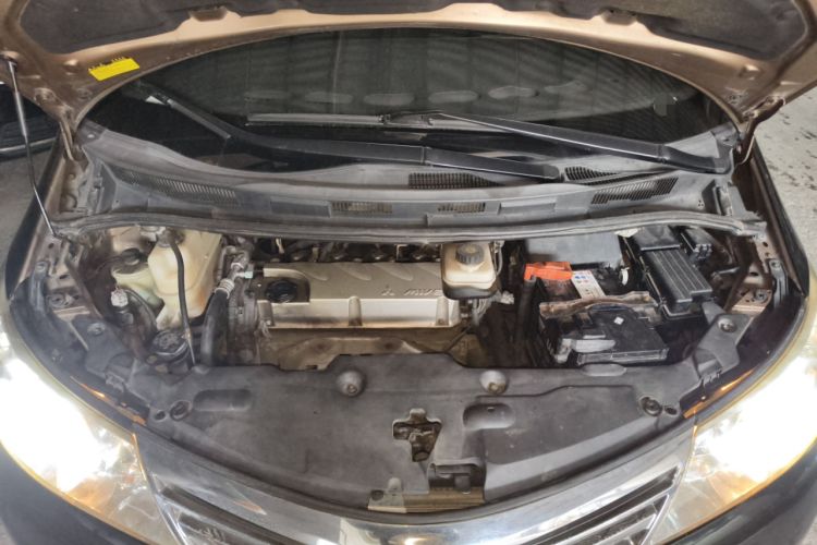 Used BYD M6 2013 2.4L Automatic Luxury Model Engine Bay