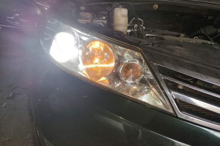 Used BYD M6 2013 2.4L Automatic Luxury Model Exterior 6
