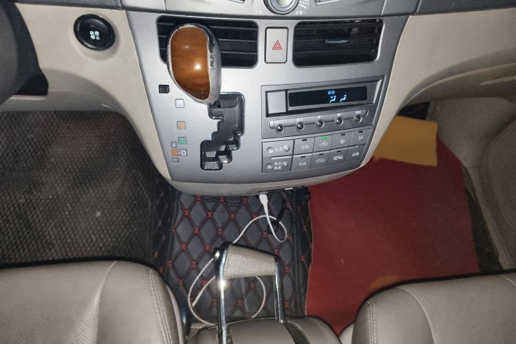 Used BYD M6 2013 2.4L Automatic Luxury Model Gear Lever
