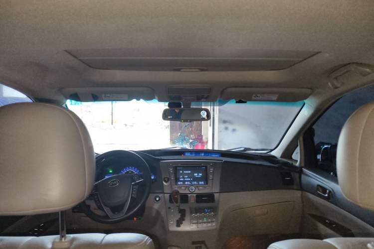 Used BYD M6 2013 2.4L Automatic Luxury Model Headliner