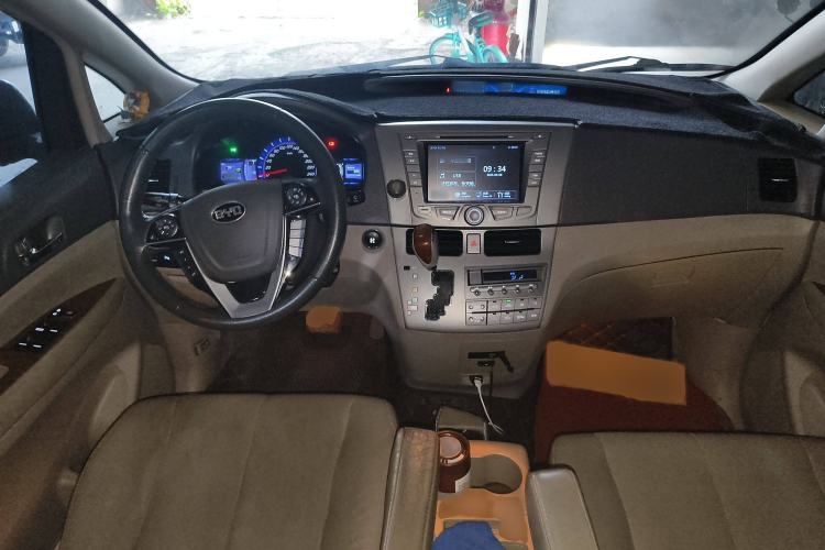 Used BYD M6 2013 2.4L Automatic Luxury Model Interior 2