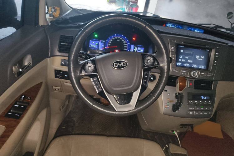 Used BYD M6 2013 2.4L Automatic Luxury Model Steering Wheel