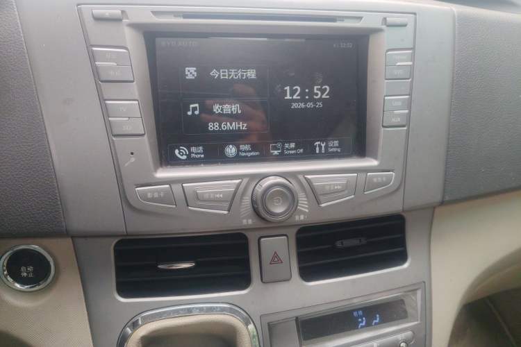 Used BYD M6 2013 2.4L Manual Luxury Model Audio And AC Panel