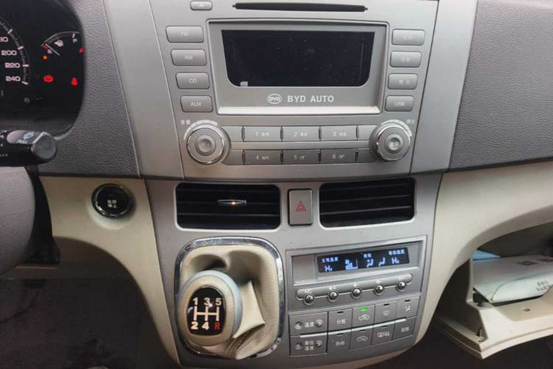 Used BYD M6 2013 2.0L Manual Comfort Edition Audio And AC Panel