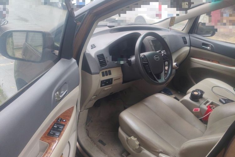 Used BYD M6 2013 2.4L Manual Luxury Model Driver Seat
