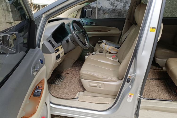 Used BYD M6 2013 2.4L Automatic Luxury Model Driver Seat