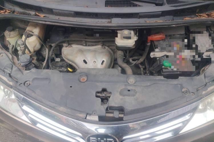 Used BYD M6 2013 2.4L Manual Luxury Model Engine Bay