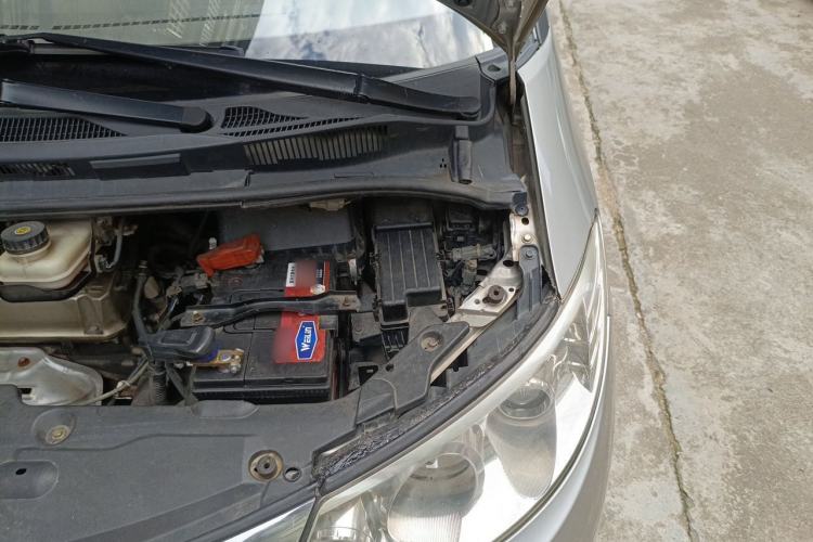 Used BYD M6 2013 2.4L Automatic Luxury Model Engine Bay Left