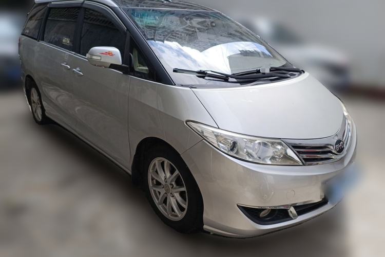 Used BYD M6 2013 2.4L Automatic Luxury Model Front Right 45 Deg