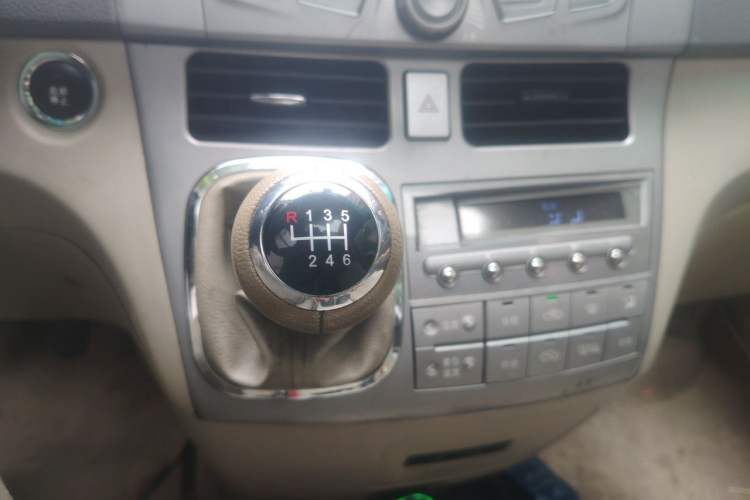 Used BYD M6 2013 2.4L Manual Luxury Model Gear Lever