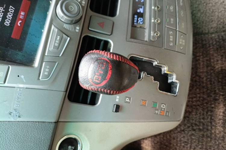 Used BYD M6 2013 2.4L Automatic Luxury Model Gear Lever