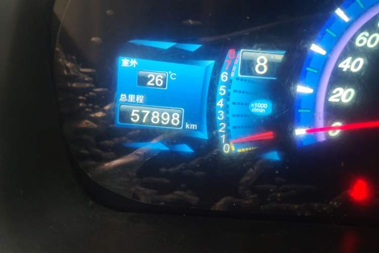 Used BYD M6 2013 2.4L Manual Luxury Model Odometer Close Up