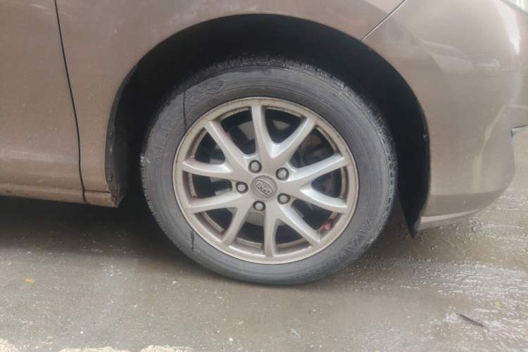 Used BYD M6 2013 2.4L Manual Luxury Model Right Front Wheel Hub