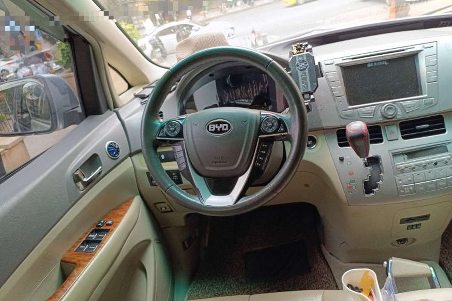 Used BYD M6 2013 2.4L Automatic Luxury Model Steering Wheel