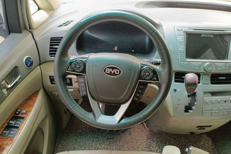 Used BYD M6 2013 2.4L Automatic Luxury Model Steering Wheel
