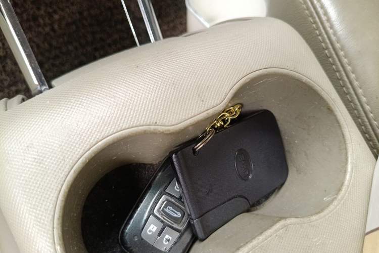 Used BYD M6 2013 2.4L Automatic Luxury Model Vehicle Key