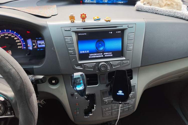 Used BYD M6 2013 2.4L Automatic Luxury Model Audio And AC Panel