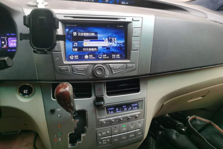Used BYD M6 2013 2.4L Automatic Luxury Model Audio And AC Panel