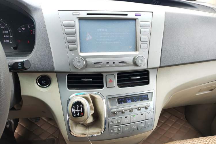 Used BYD M6 2013 2.0L Manual Comfort Edition Audio And AC Panel