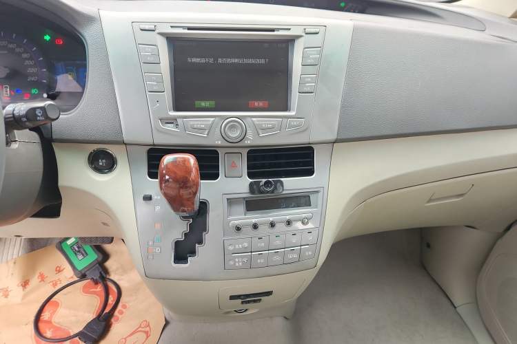 Used BYD M6 2013 2.4L Automatic Luxury Model Audio And AC Panel