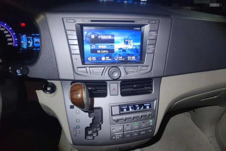 Used BYD M6 2013 2.4L Automatic Luxury Model Audio And AC Panel