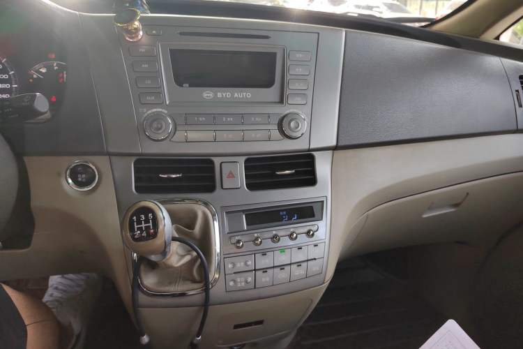 Used BYD M6 2013 2.0L Manual Comfort Edition Audio And AC Panel