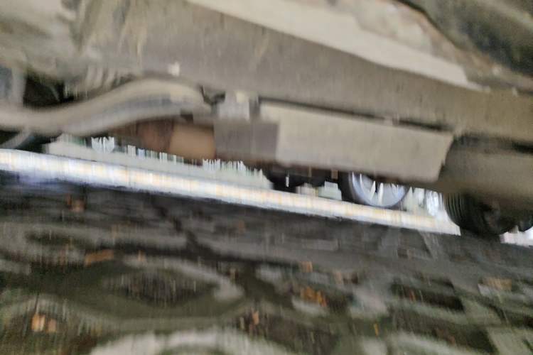 Used BYD M6 2013 2.4L Automatic Luxury Model Chassis Front Left