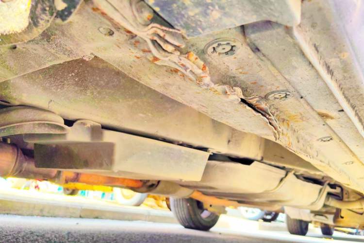 Used BYD M6 2013 2.0L Manual Comfort Edition Chassis Front Left