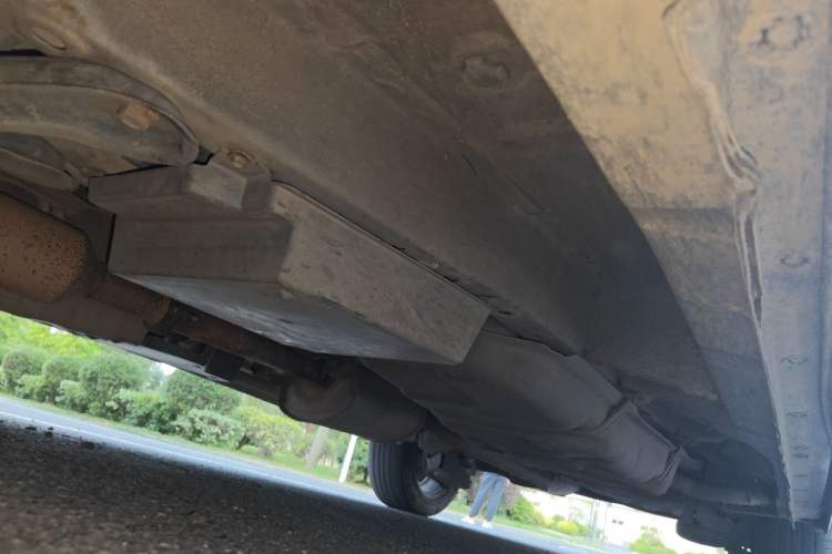 Used BYD M6 2013 2.4L Automatic Luxury Model Chassis Front Left