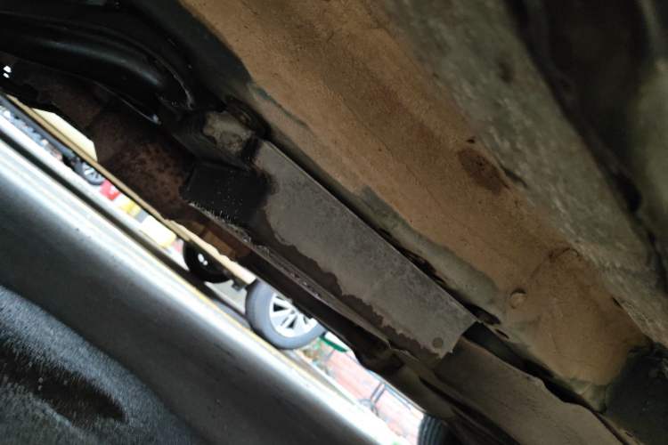 Used BYD M6 2013 2.4L Manual Luxury Model Chassis Front Left